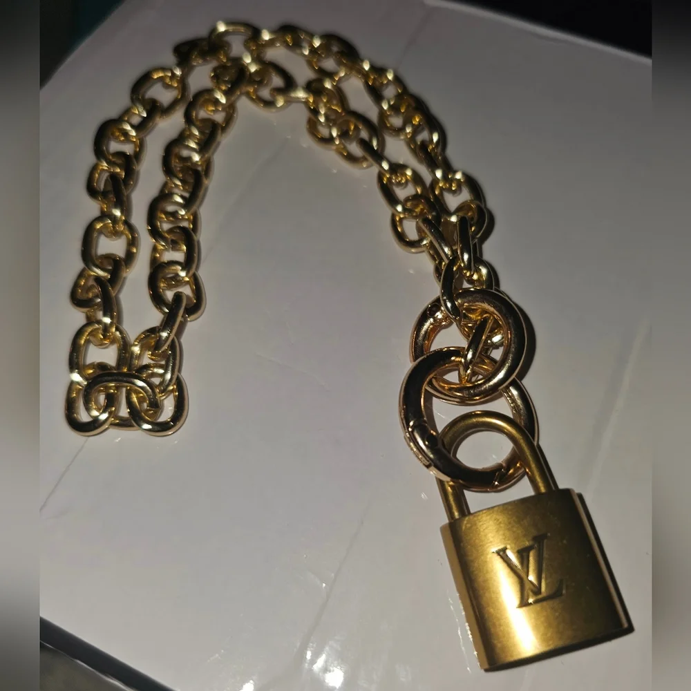 Louis Vuitton Lock 🔒 Necklace - Picture 9 of 9
